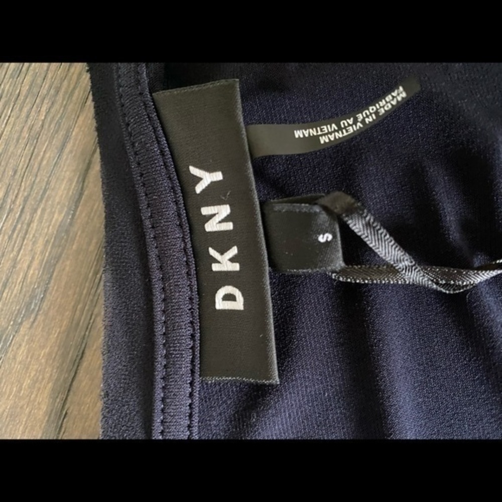 DKNY Navy Blue Floral Blouse Size S NWT - Picture 5 of 7